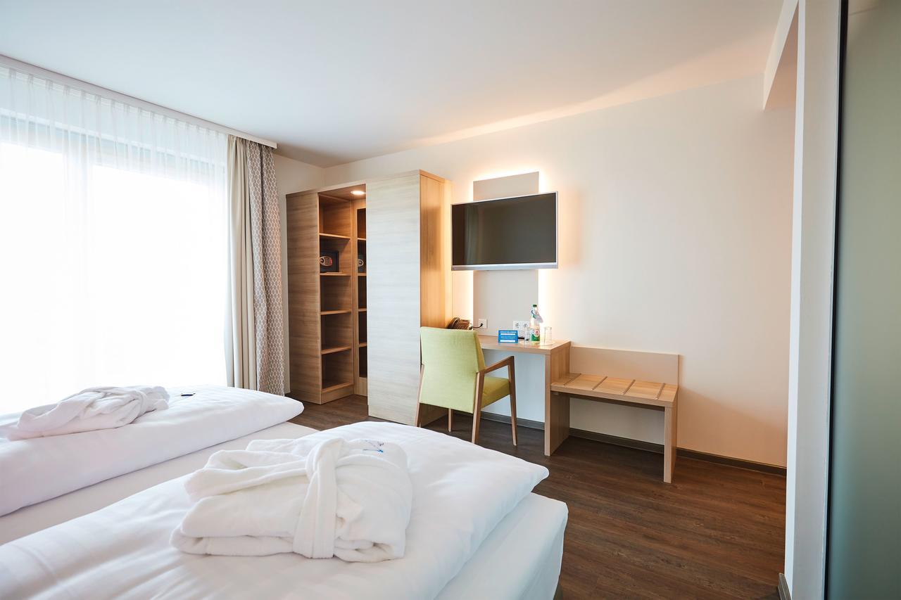 Vital Hotel An Der Therme Gmbh バート・ヴィンツハイム エクステリア 写真