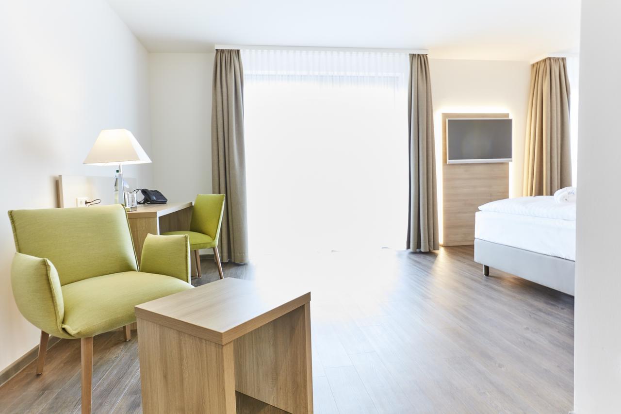 Vital Hotel An Der Therme Gmbh バート・ヴィンツハイム エクステリア 写真