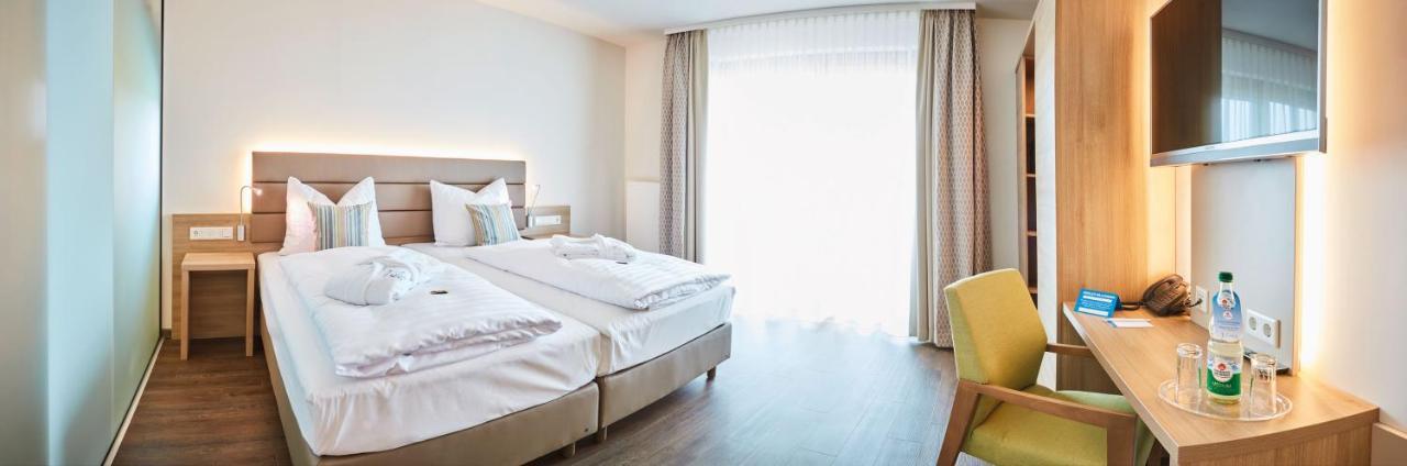Vital Hotel An Der Therme Gmbh バート・ヴィンツハイム エクステリア 写真
